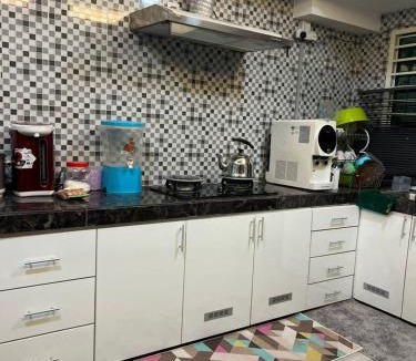 Ayer Molek House | Homestay rose