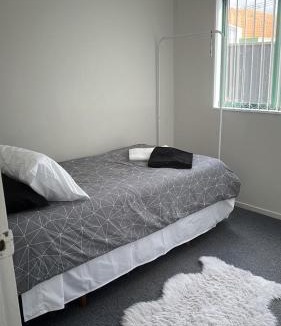 Papatoetoe House | Homestay students