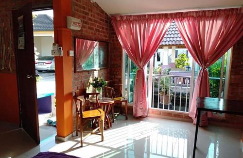 Kampung Gong Kempas House | Homestay Syams