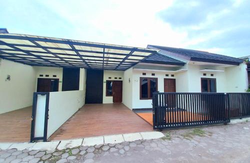 Sinduharjo House | Homestay Syariah Jakal By Simply Homy