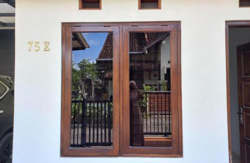 Sinduharjo House | Homestay Syariah Jakal By Simply Homy