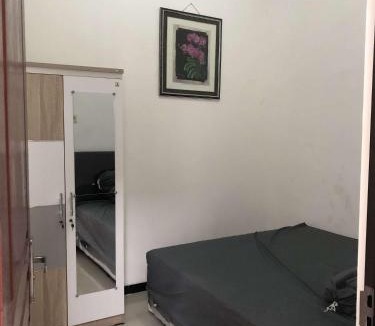 Dinoyo House | Homestay Syariah Orchard Family D30