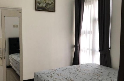Dinoyo House | Homestay Syariah Orchard Family D30