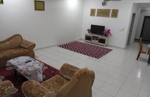 Ijok House | Homestay UmahMak