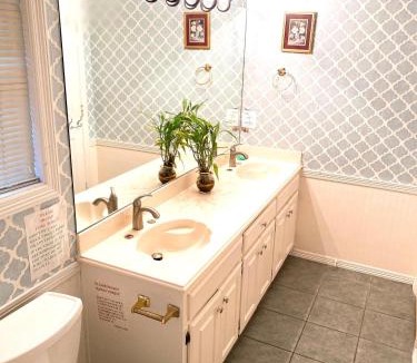 Far North Dallas House | Homestayyy
