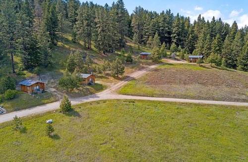Oroville Apartment | Homestead Cabin - Eden Valley