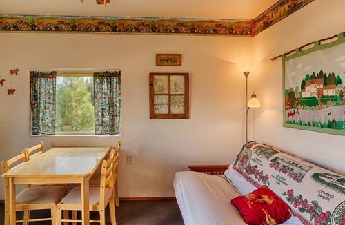 Oroville Apartment | Homestead Cabin - Eden Valley