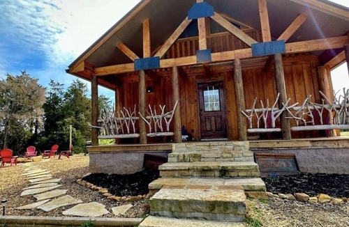 Newnata Cabin | Homestead cabin on the hill