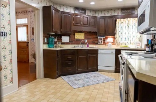 Ansted House | Homestead Estate- New Listing!