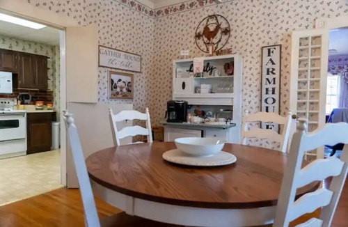 Ansted House | Homestead Estate- New Listing!