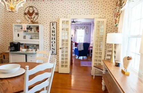 Ansted House | Homestead Estate- New Listing!