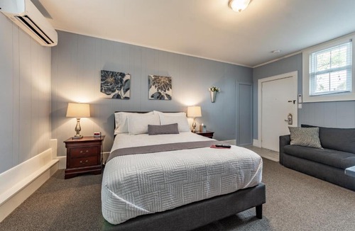 New Milford Bed & Breakfast | Homestead Inn