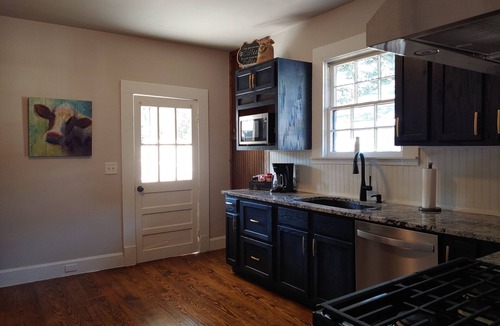 Laurel House | Hometown Hideaway Cozy, pet friendly home 2 minutes from Downtown Laurel, Ms