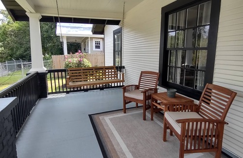 Laurel House | Hometown Hideaway Cozy, pet friendly home 2 minutes from Downtown Laurel, Ms
