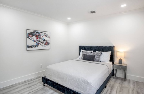 Katy House | Hometown Home- bright 5 bedroom w/ space to park