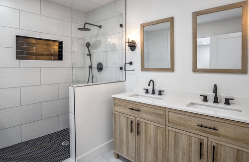 Katy House | Hometown Home- bright 5 bedroom w/ space to park