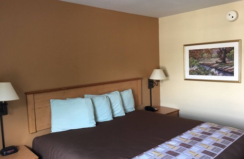 Soddy-Daisy Hotel | Hometown Inn Soddy Daisy