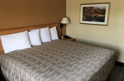 Soddy-Daisy Hotel | Hometown Inn-Soddy Daisy