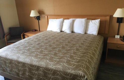 Soddy-Daisy Hotel | Hometown Inn-Soddy Daisy