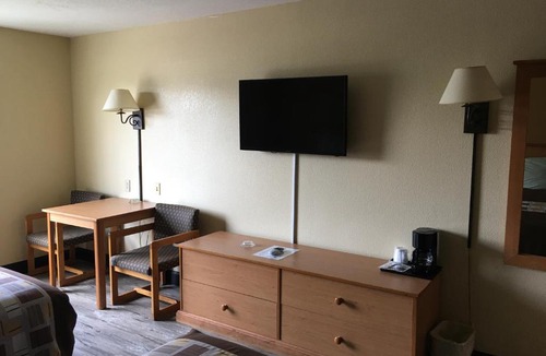 Soddy-Daisy Hotel | Hometown Inn-Soddy Daisy