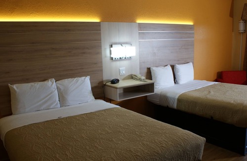 Crestview Hotel | HomeTown Inn & Suites
