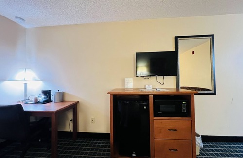 Washington Hotel | Hometown Inn & Suites