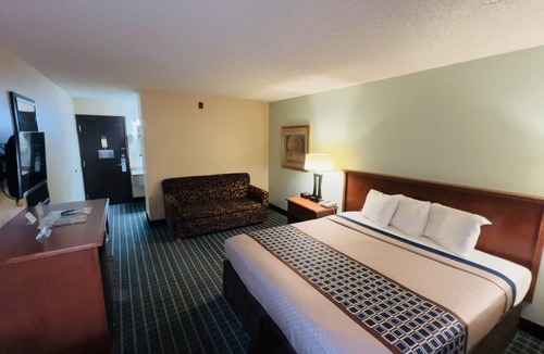 Washington Hotel | Hometown Inn & Suites