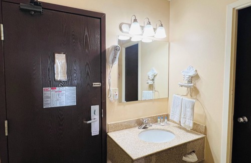 Washington Hotel | Hometown Inn & Suites