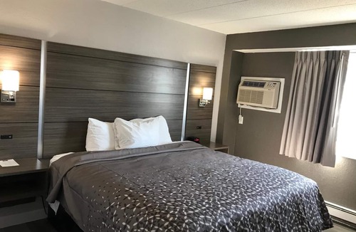 Clearwater Hotel | HomeTown Inn