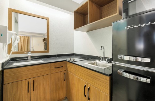 Bowmansville Hotel | HomeTowne Studios by Red Roof Buffalo - Niagara Airport