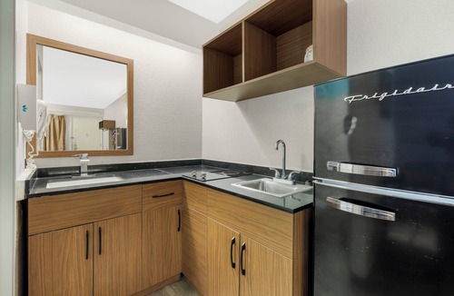 Bowmansville Hotel | HomeTowne Studios by Red Roof Buffalo - Niagara Airport