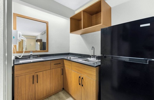 Bowmansville Hotel | HomeTowne Studios by Red Roof Buffalo - Niagara Airport