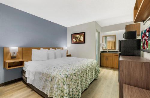Bowmansville Hotel | HomeTowne Studios by Red Roof Buffalo - Niagara Airport