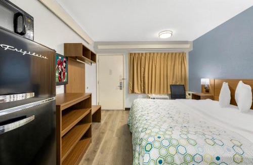 Bowmansville Hotel | HomeTowne Studios by Red Roof Buffalo - Niagara Airport