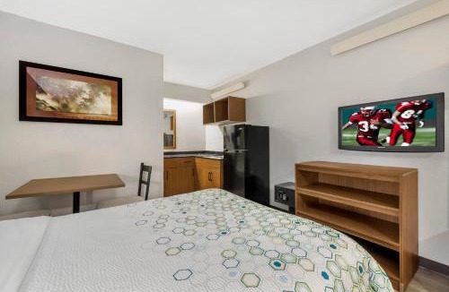 Bowmansville Hotel | HomeTowne Studios by Red Roof Buffalo - Niagara Airport