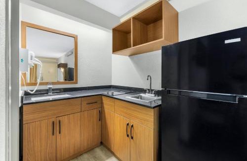 Bowmansville Hotel | HomeTowne Studios by Red Roof Buffalo - Niagara Airport