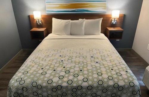 Fort Myers Hotel | HomeTowne Studios by Red Roof Fort Myers