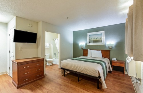 Gainesville Hotel | HomeTowne Studios By Red Roof Gainesville, GA