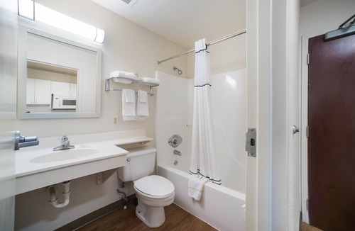 Airport Township Hotel | HomeTowne Studios by Red Roof St. Louis - Airport/N Lindbergh
