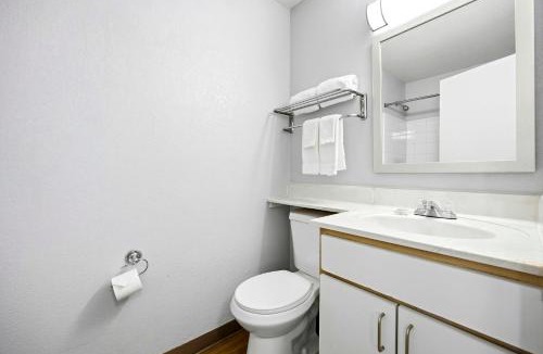 Norcross Hotel | HomeTowne Studios by Red Roof Atlanta - Peachtree Corners