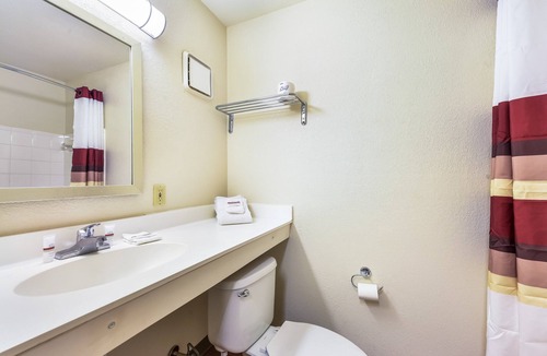 Far North Dallas Hotel | HomeTowne Studios By Red Roof Dallas - North Addison/Tollway