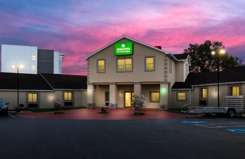 Reamstown Hotel | HomeTowne Studios by Red Roof Denver, PA