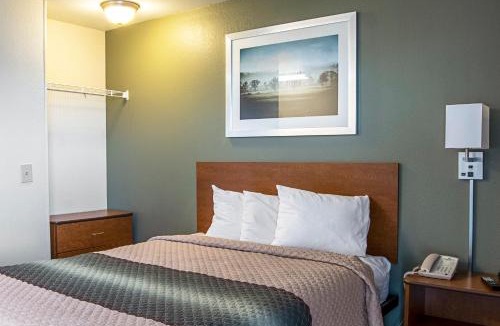 Salem Hotel | HomeTowne Studios by Red Roof Salem, OR