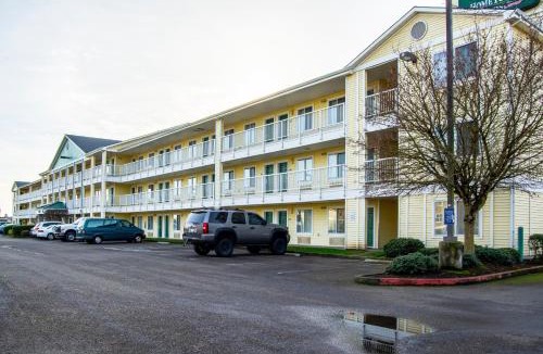 Salem Hotel | HomeTowne Studios by Red Roof Salem, OR