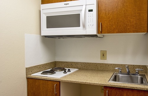 Salem Hotel | HomeTowne Studios by Red Roof Salem, OR