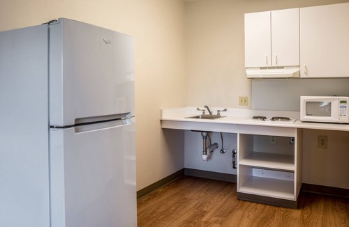 Salem Hotel | HomeTowne Studios by Red Roof Salem, OR