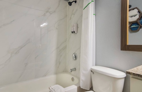 North Aurora Hotel | HomeTowne Studios by Red Roof & Conference Center Chicago – N Aurora/Naperville