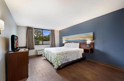 Painted Post Hotel | HomeTowne Studios by Red Roof Painted Post