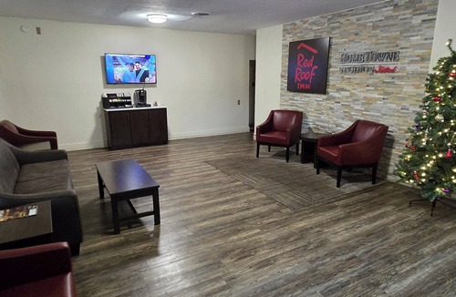 LaGrange Hotel | HomeTowne Studios LaGrange