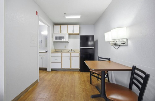 Norcross Hotel | HomeTowne Studios Atlanta – Peachtree Corners